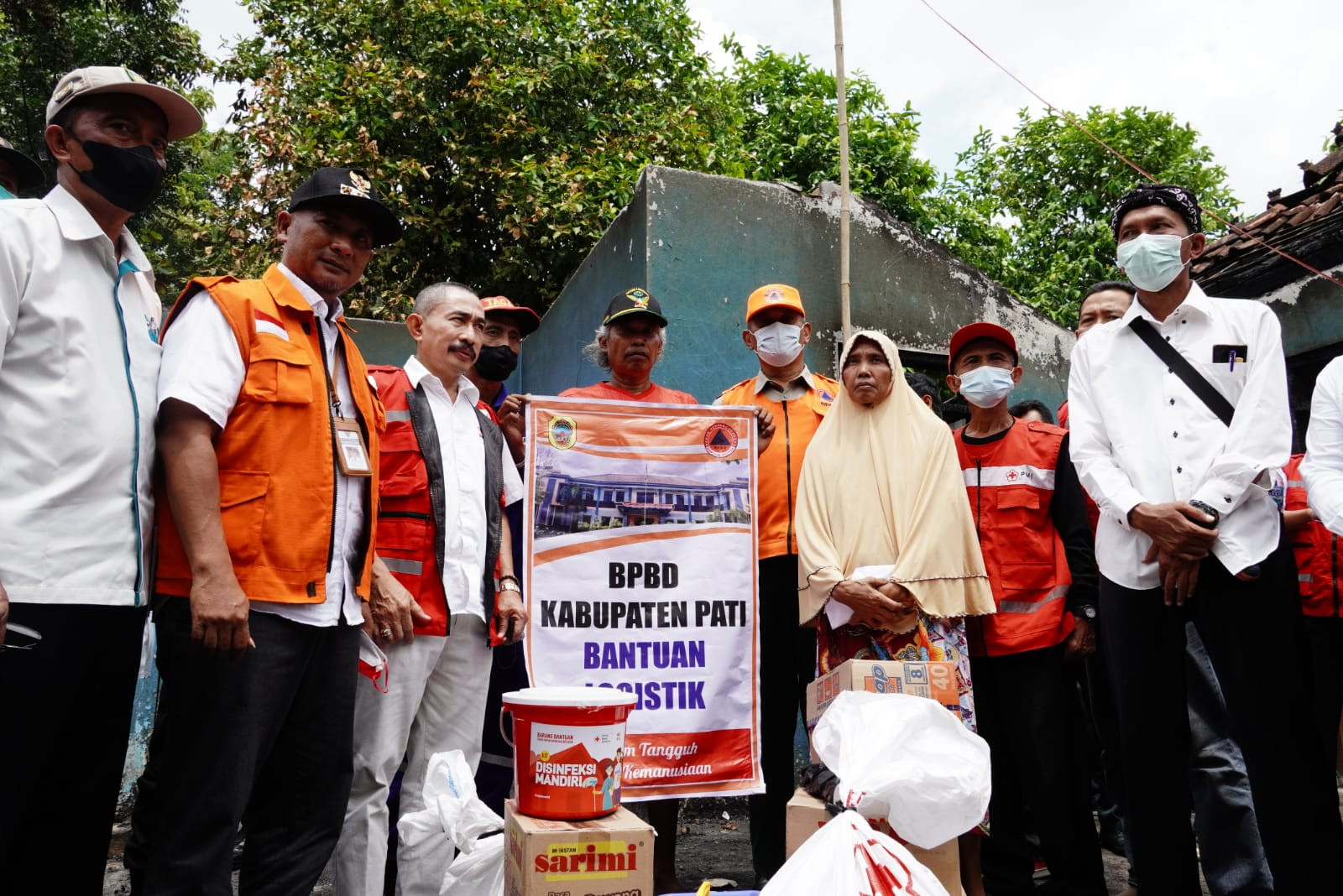 Pj Bupati Dan Ketua Pmi Kunjungi Korban Kebakaran Di Kayen 8050